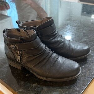 Earth Black Ankle Boots